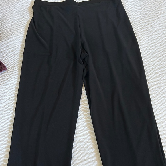 Simpli Pull on Cropped Cuffed Pant. Black, Size 14. - Picture 1 of 4